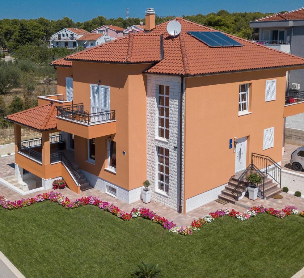 Villa Suzana ビオグラード・ナ・モル エクステリア 写真